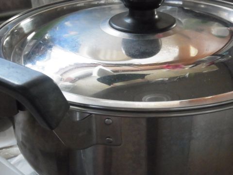 家の鍋もリベット接合。