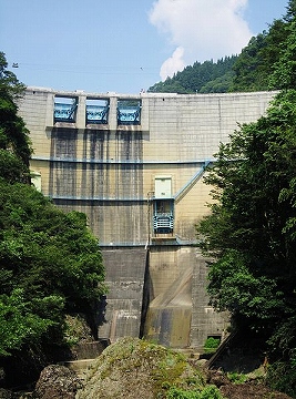 gokukoku445px-Susobana_Dam.jpg