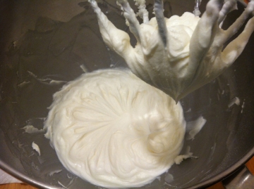 状 バター クリーム バターと砂糖をクリーム状にする方法（手またはミキサーで）