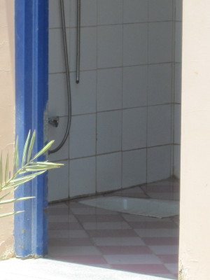 マルサアラーム空港入り口の検問所のおトイレ。
